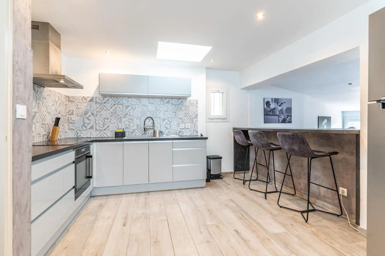 Superbe Appartement Avec Terrasse Sur Les Toits Manosque France